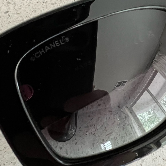 Chanel CC Black Rectangle Sunglasses - Picture 5 of 7